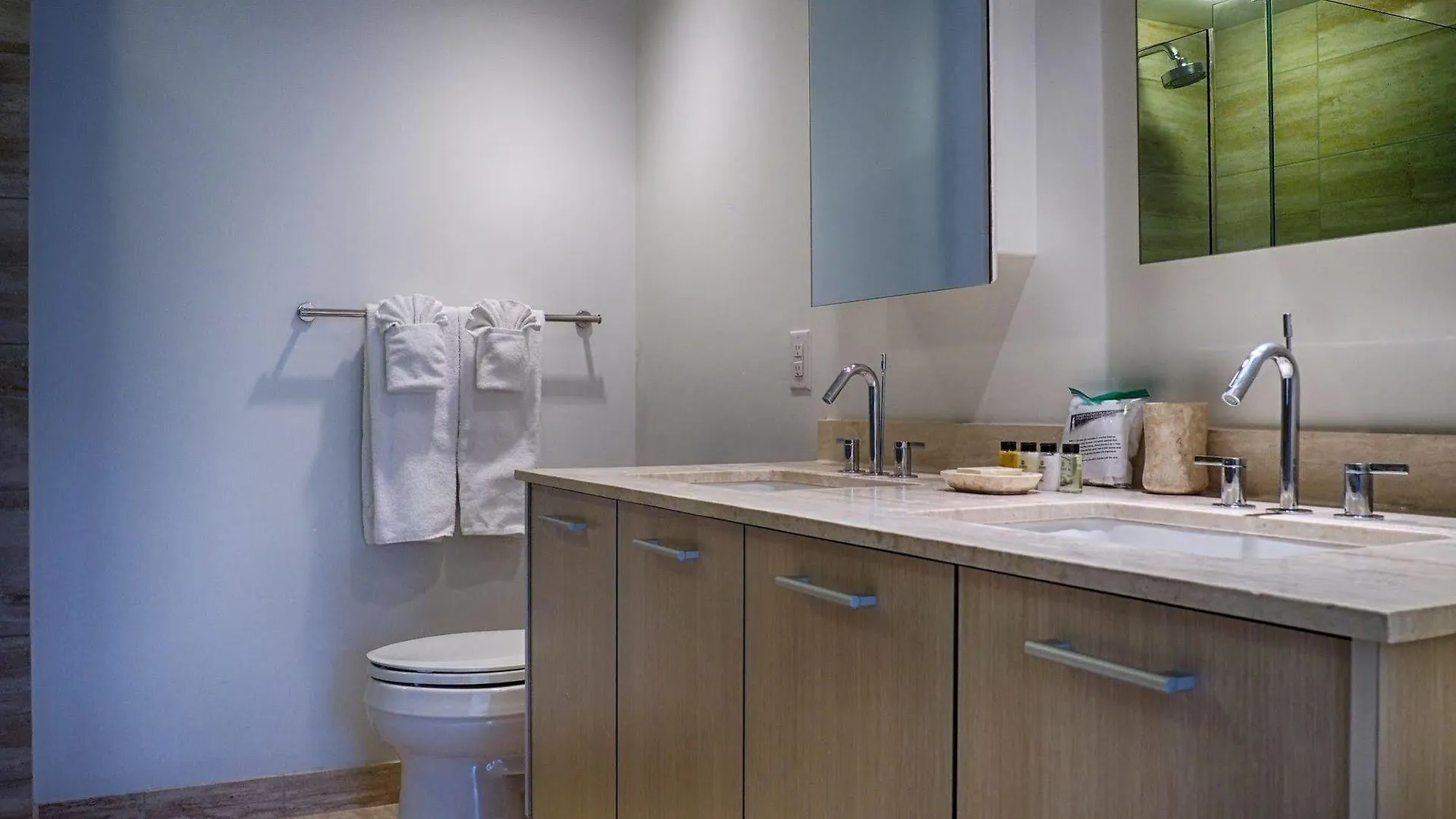 Princeton Executive Suites - Century Park Edmonton 4*,