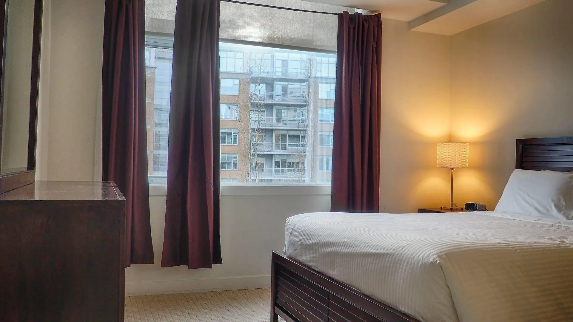 Hotel Princeton Executive Suites - Century Park Edmonton