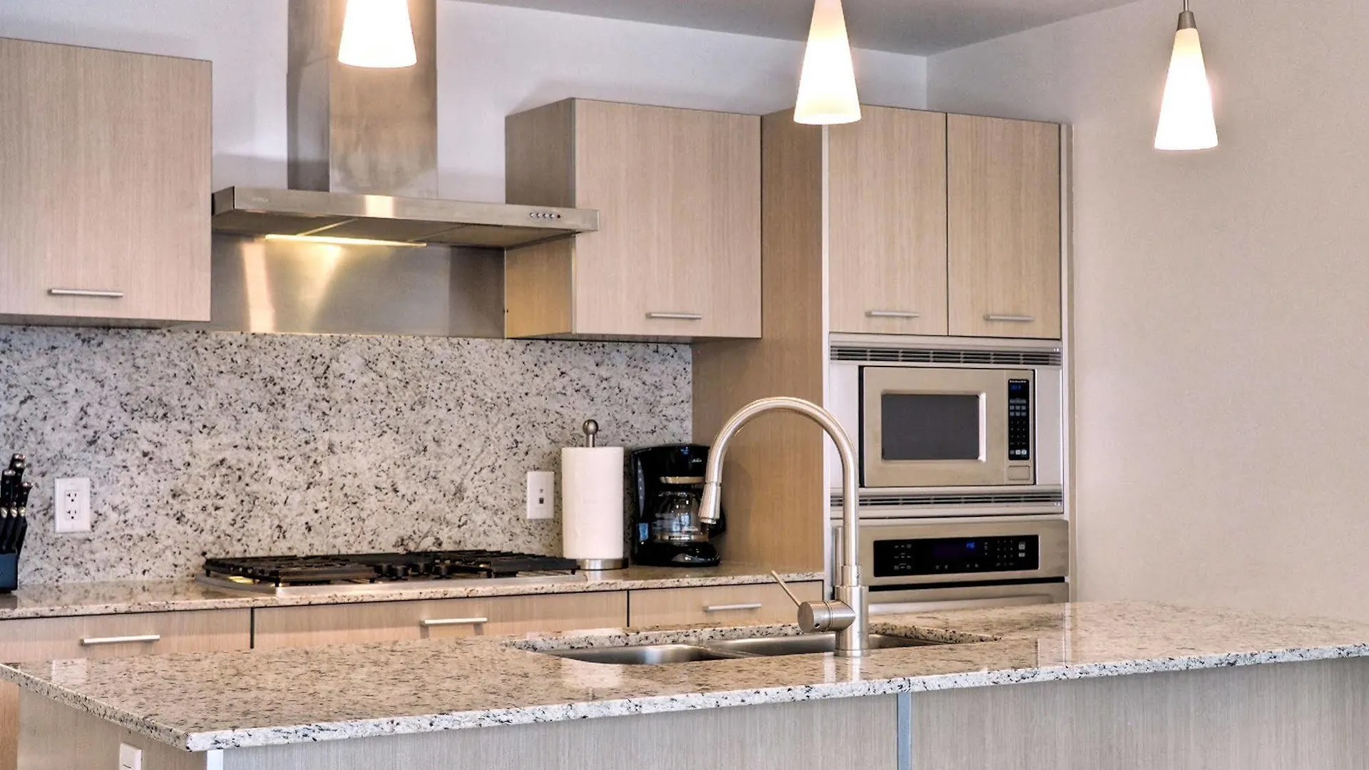 Princeton Executive Suites - Century Park Edmonton